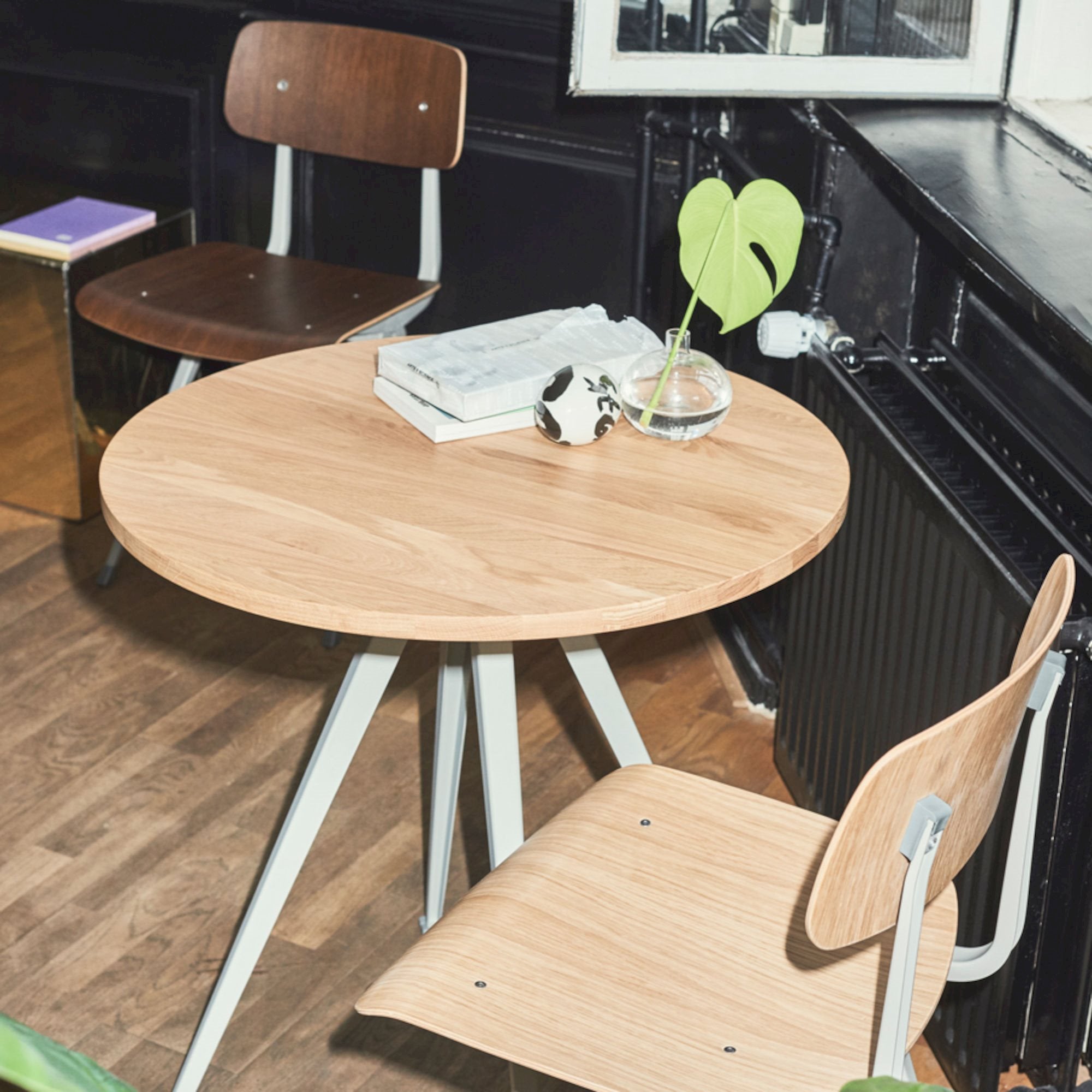 Pyramid Cafe Table 21 - round