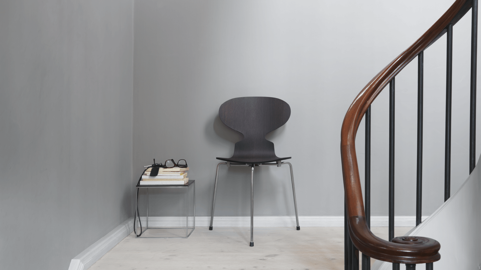 Ant Stackable Chair 3 Legs Unuph