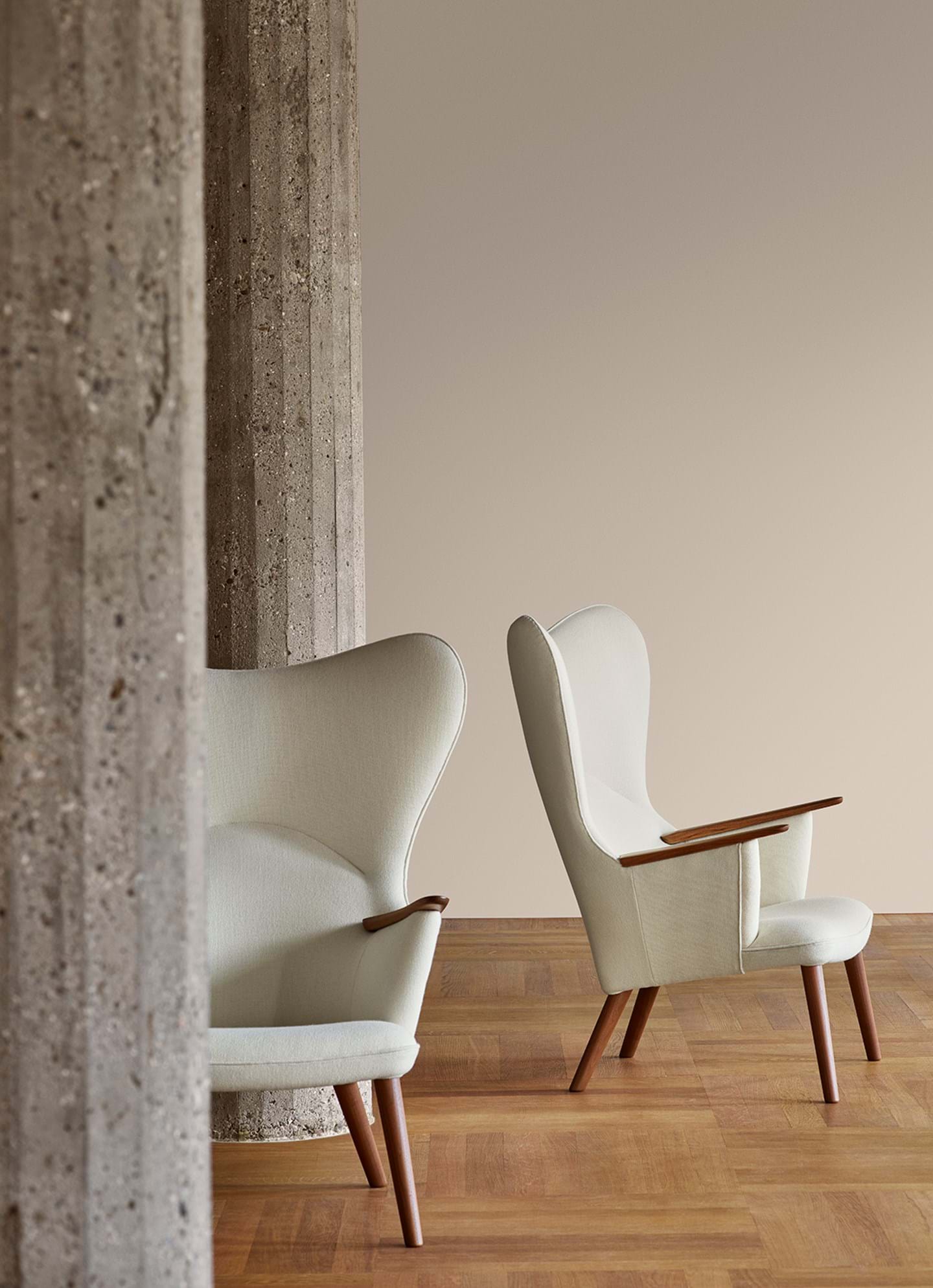 CH78 Lounge Chair - Walnut Base