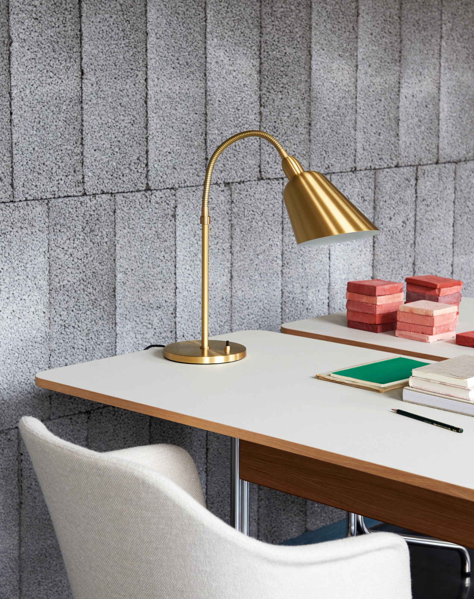 Pavilion AV16 Desk