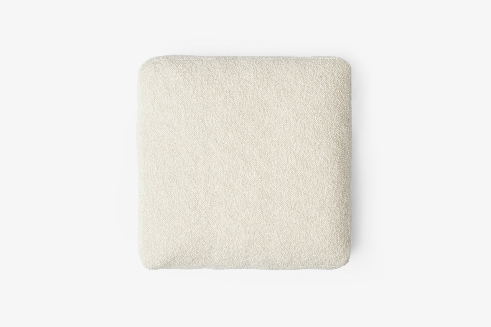 Develius Pillow, Medium
