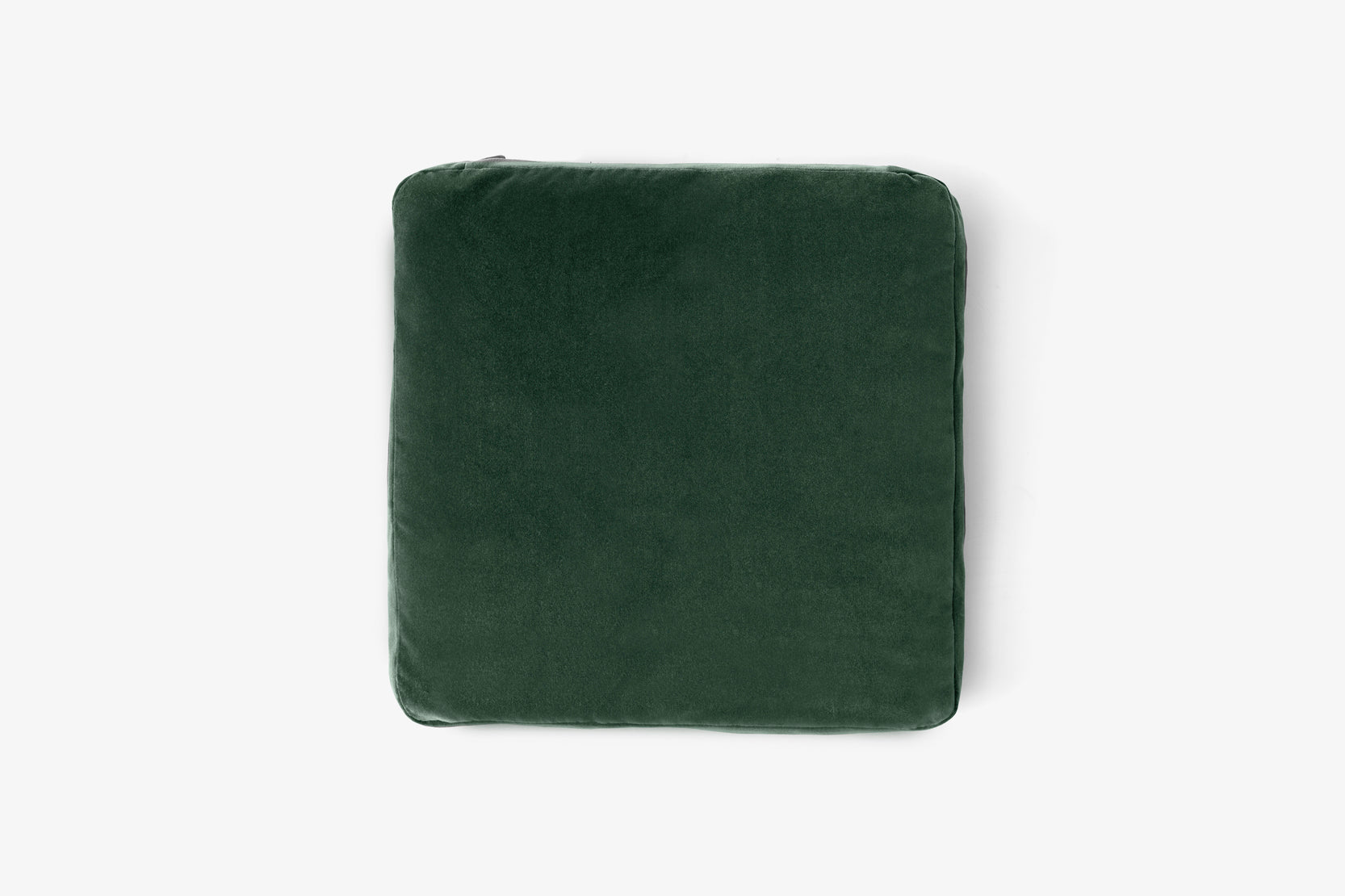 Develius Pillow, Medium