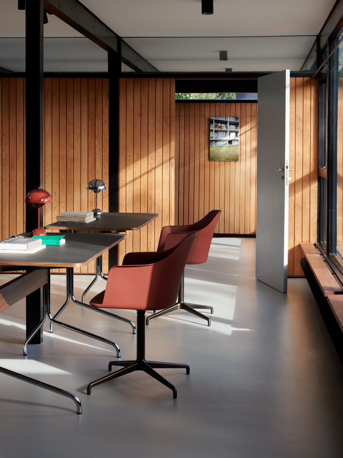 Rely Chair HW38 W. Plastic Shell Armchai