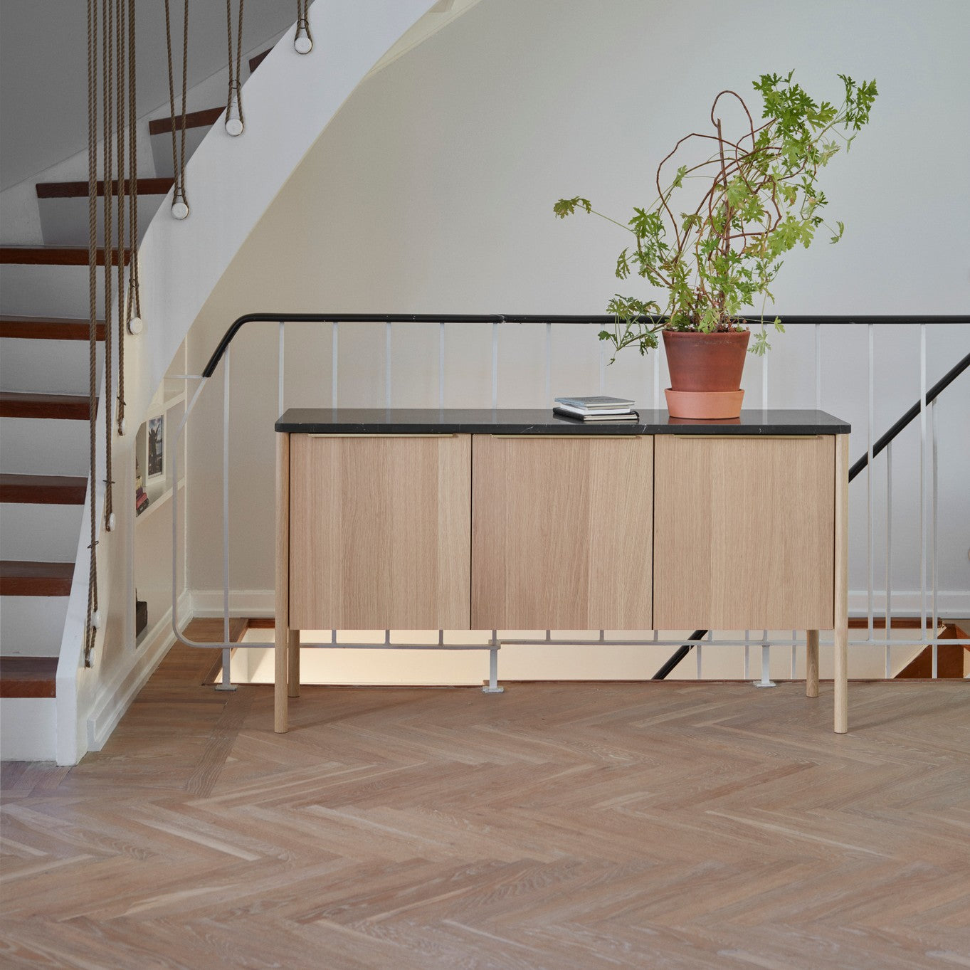 Jut Cabinet Marble / Black