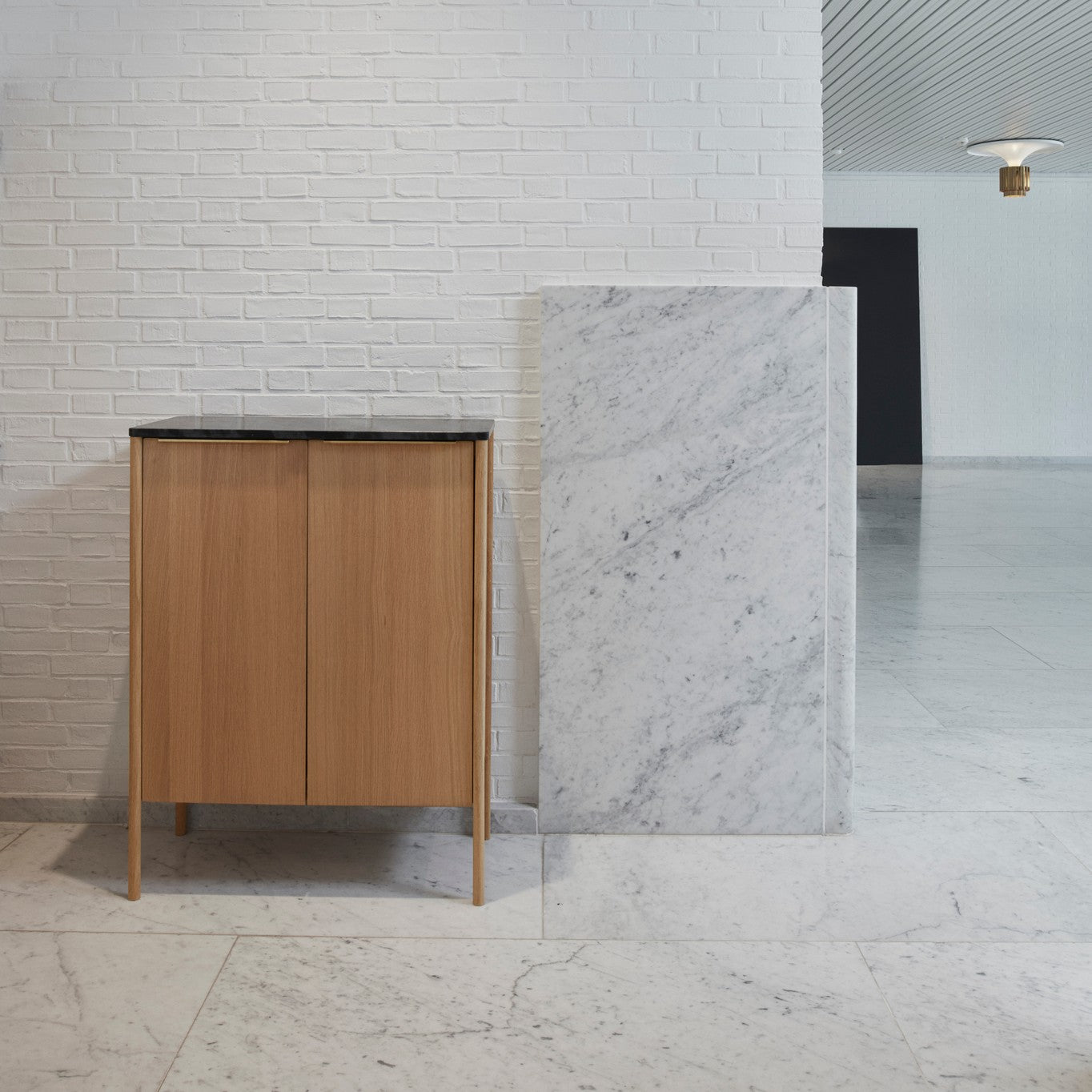 Jut High Cabinet Marble / Black