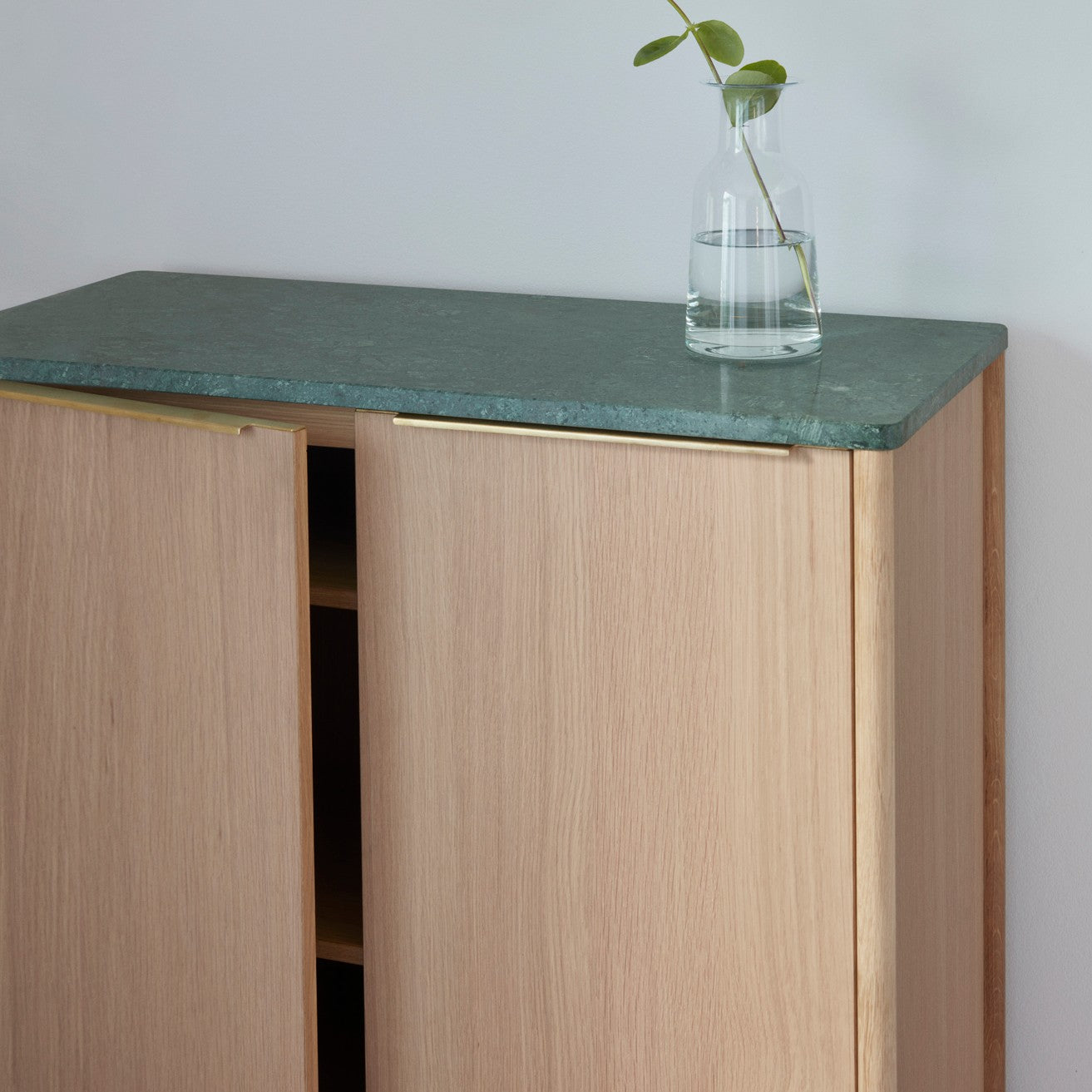 Jut High Cabinet Oiled Oak / Brass