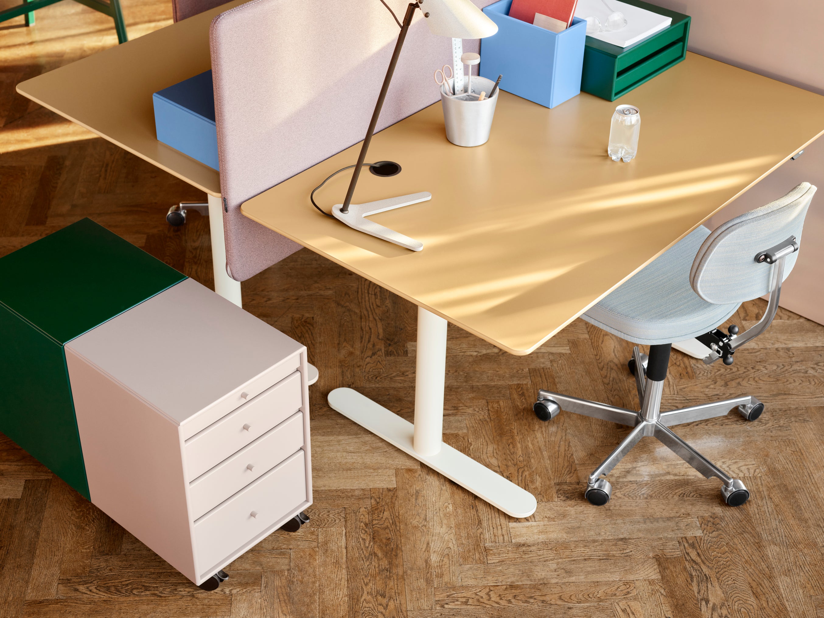 Office Unit, *9 x *7, 3 drawers, castors