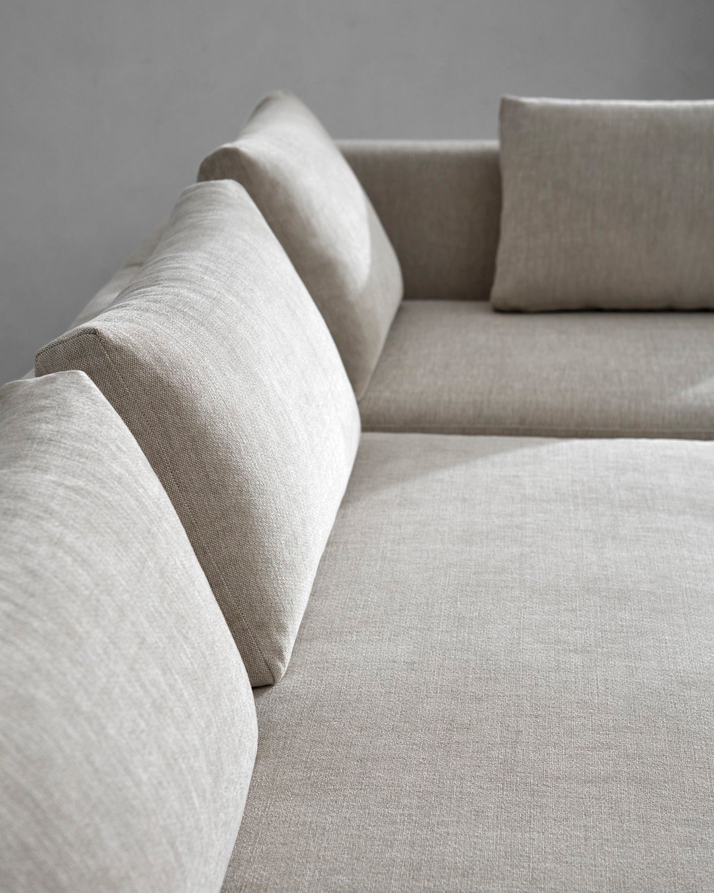Edge V2 Mod Sofa 01 - 2 Str Small 2 Cush