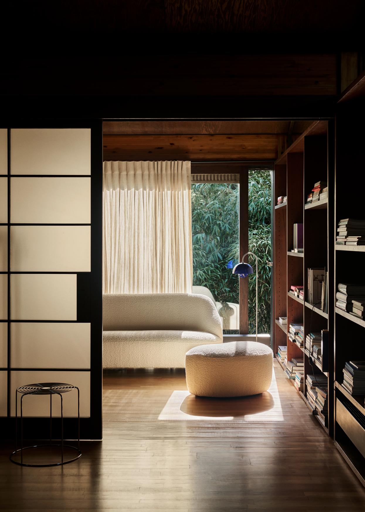 Margas LC4 Liljencrantz Sofa