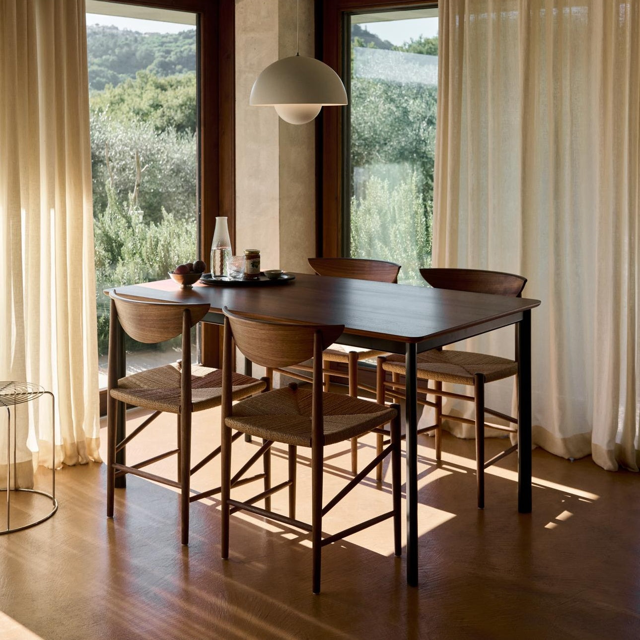 Drip Dining Table 143x83cm HW115