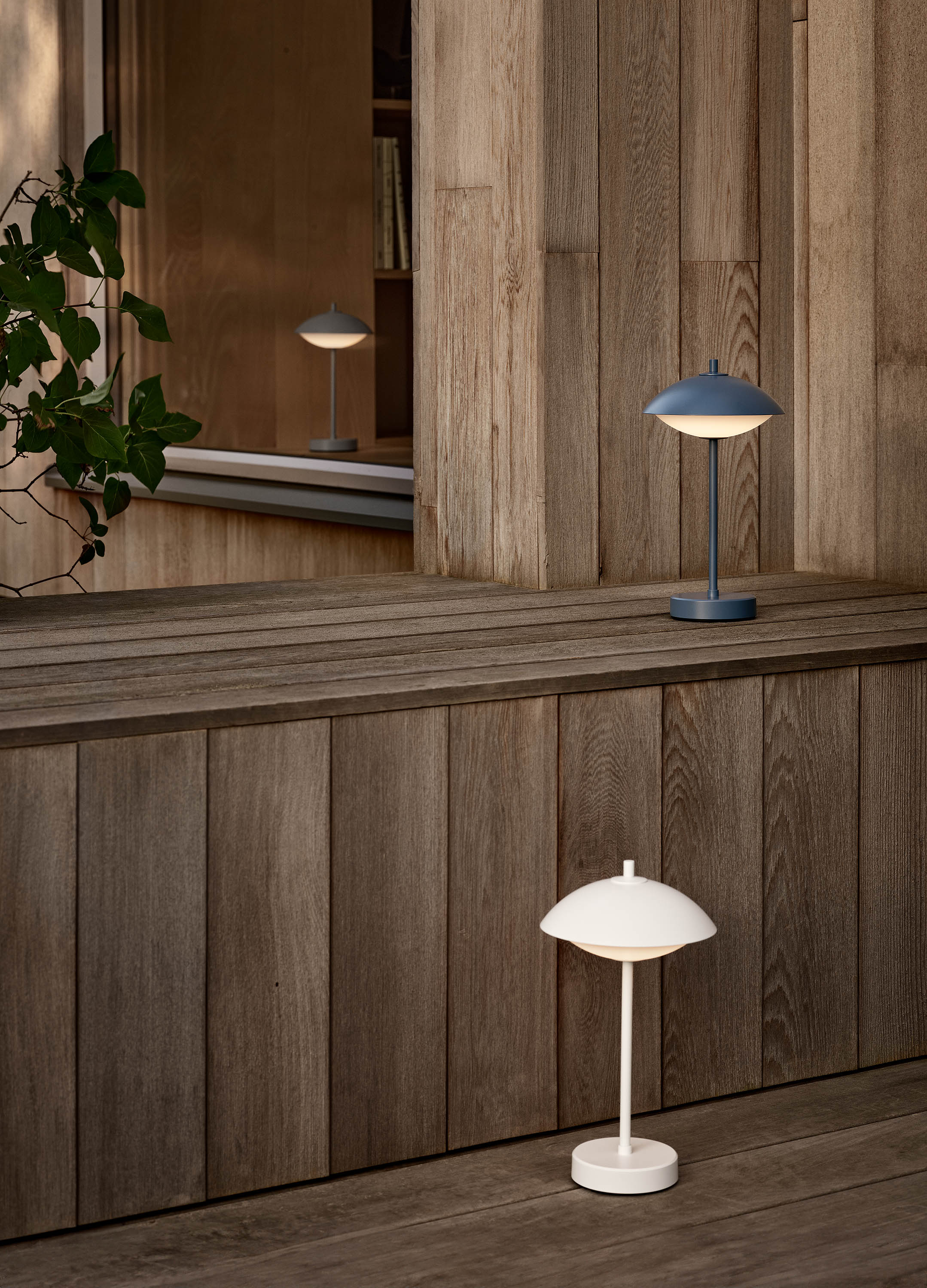 Clam Portable Lamp - White