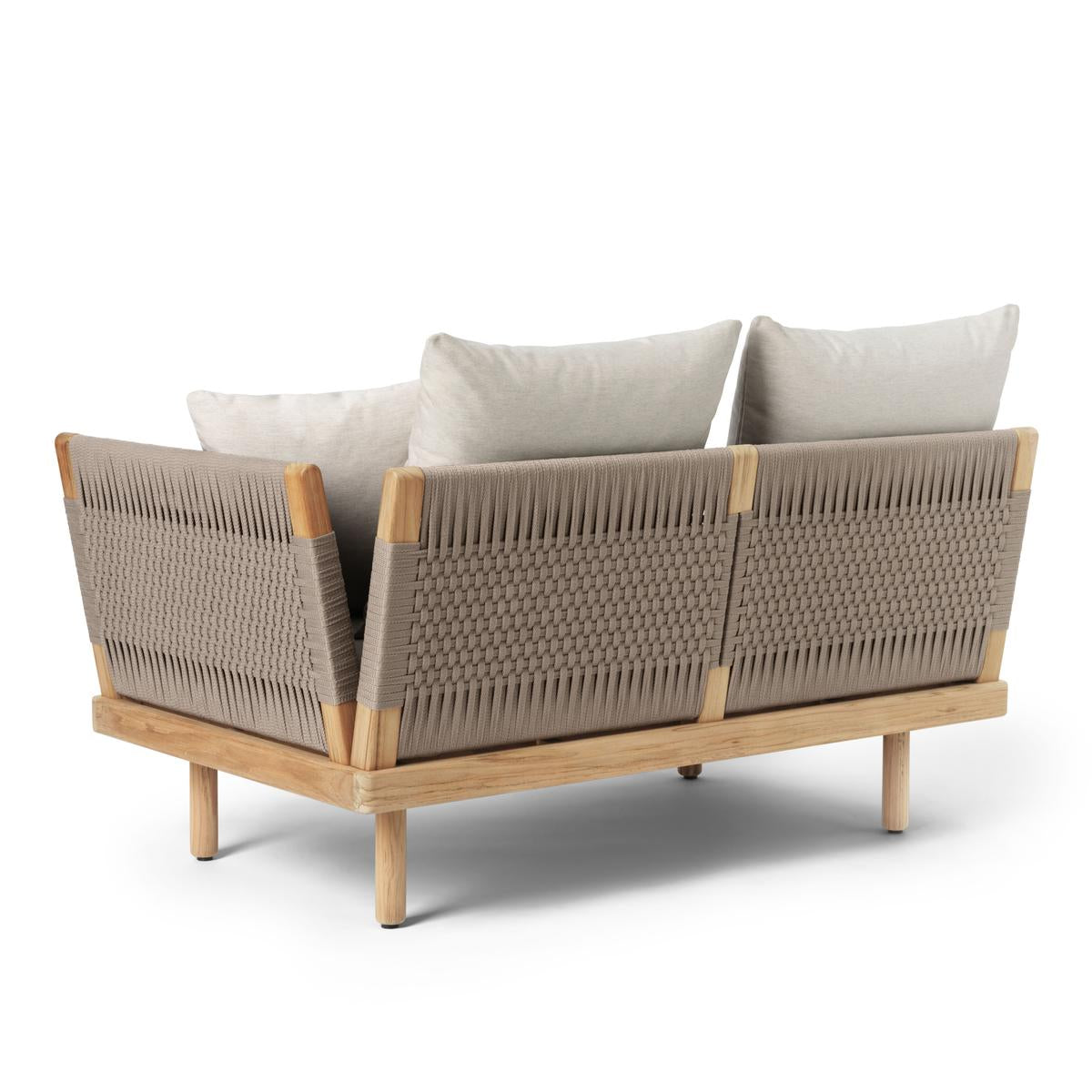 E511 Embrace Outdoor Lounge with Arm