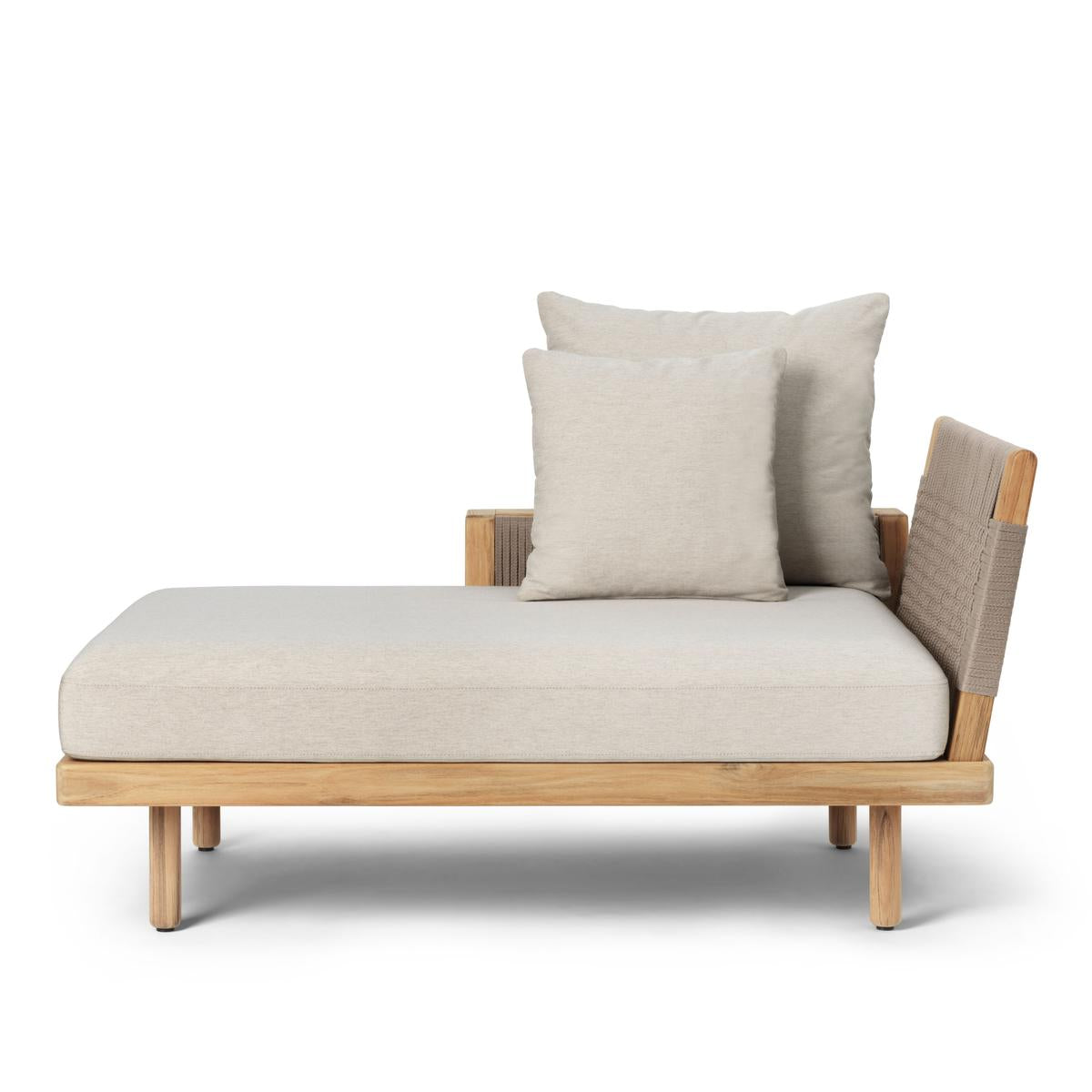 E540 Embrace Outdoor Lounge with Arm