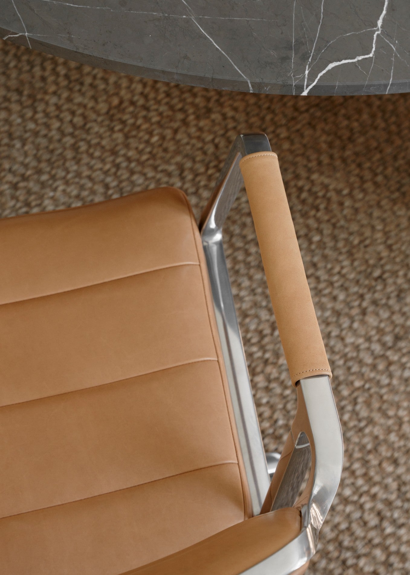 Vipp453 Swivel Chair