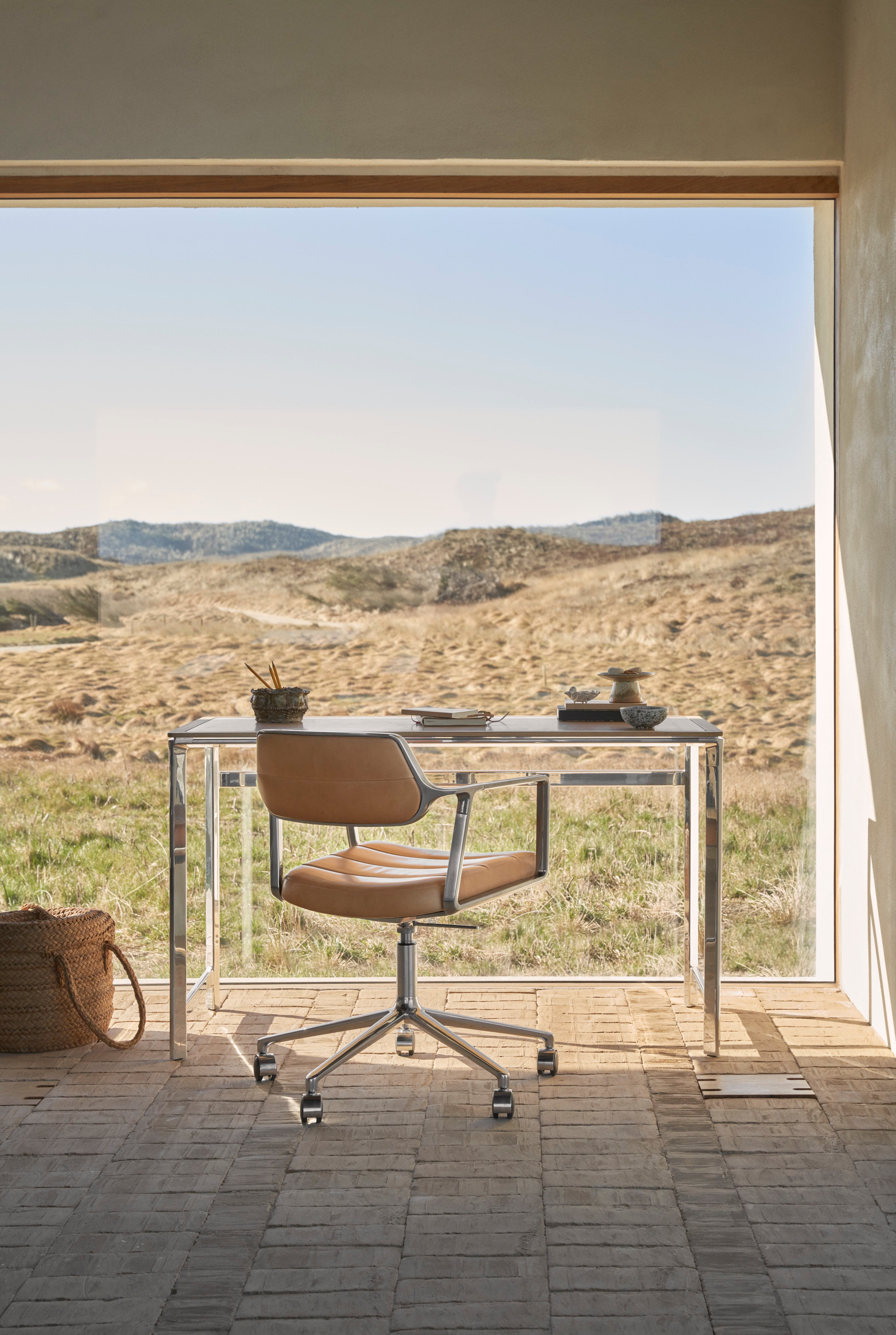 Vipp430 Studio Desk - Bosco Green Leather