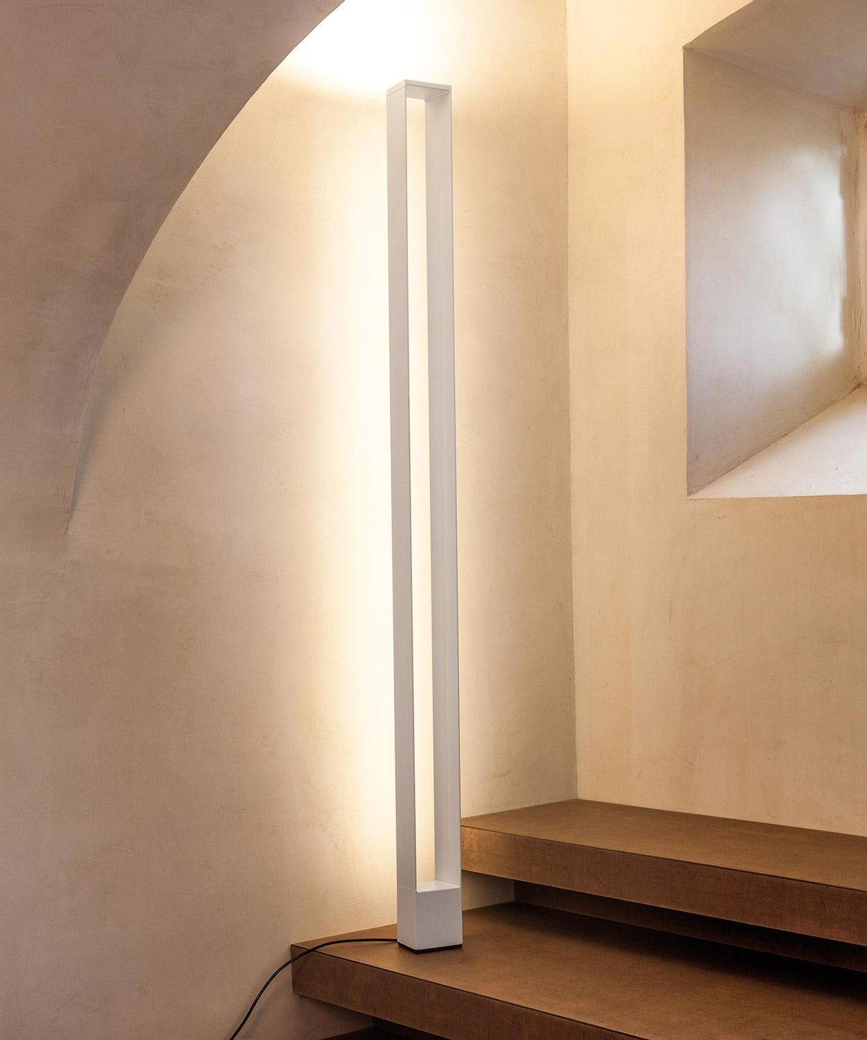 Tru - Floor Lamp