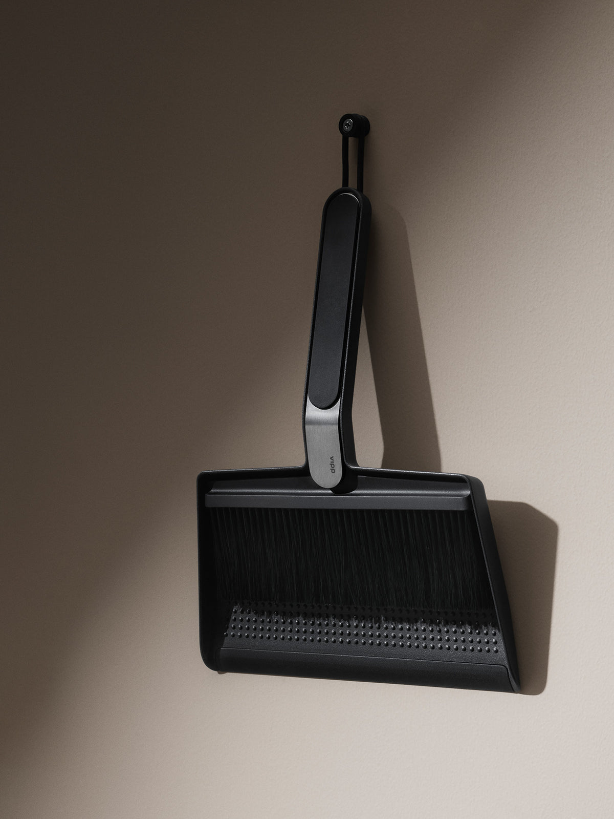 Vipp274 Broom and Dustpan - Black