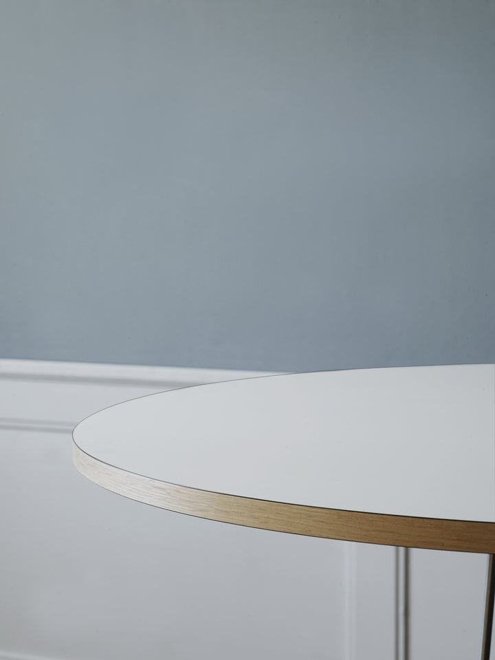 E020 Embrace Table - Ø139.50cm – Cult - Design First