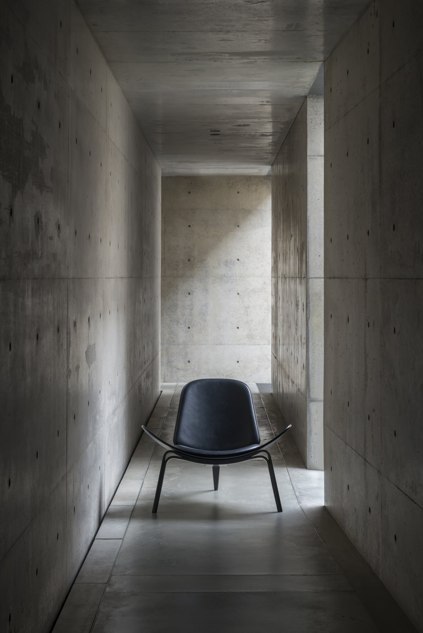 CH07 Shell Easy Chair