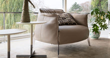 Archibald Gran Comfort Armchair