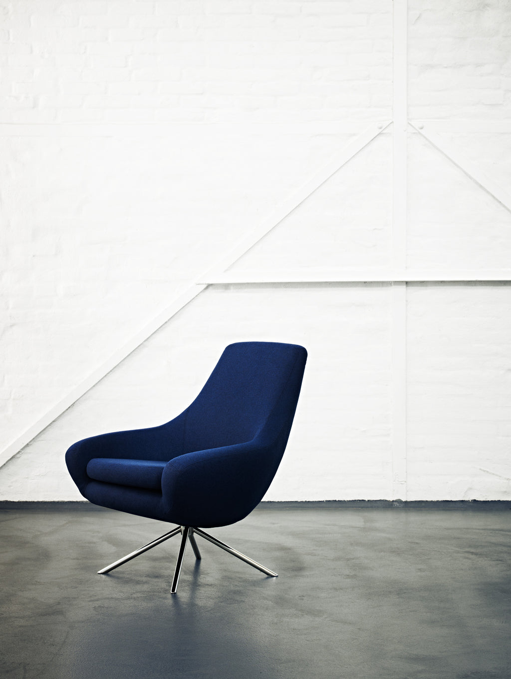 Noomi Swivel Lounge Chair