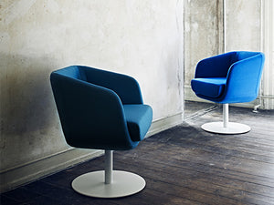 Shelly swivel chair