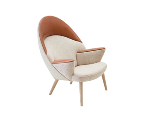 PP521 Upholstered Peacock chair