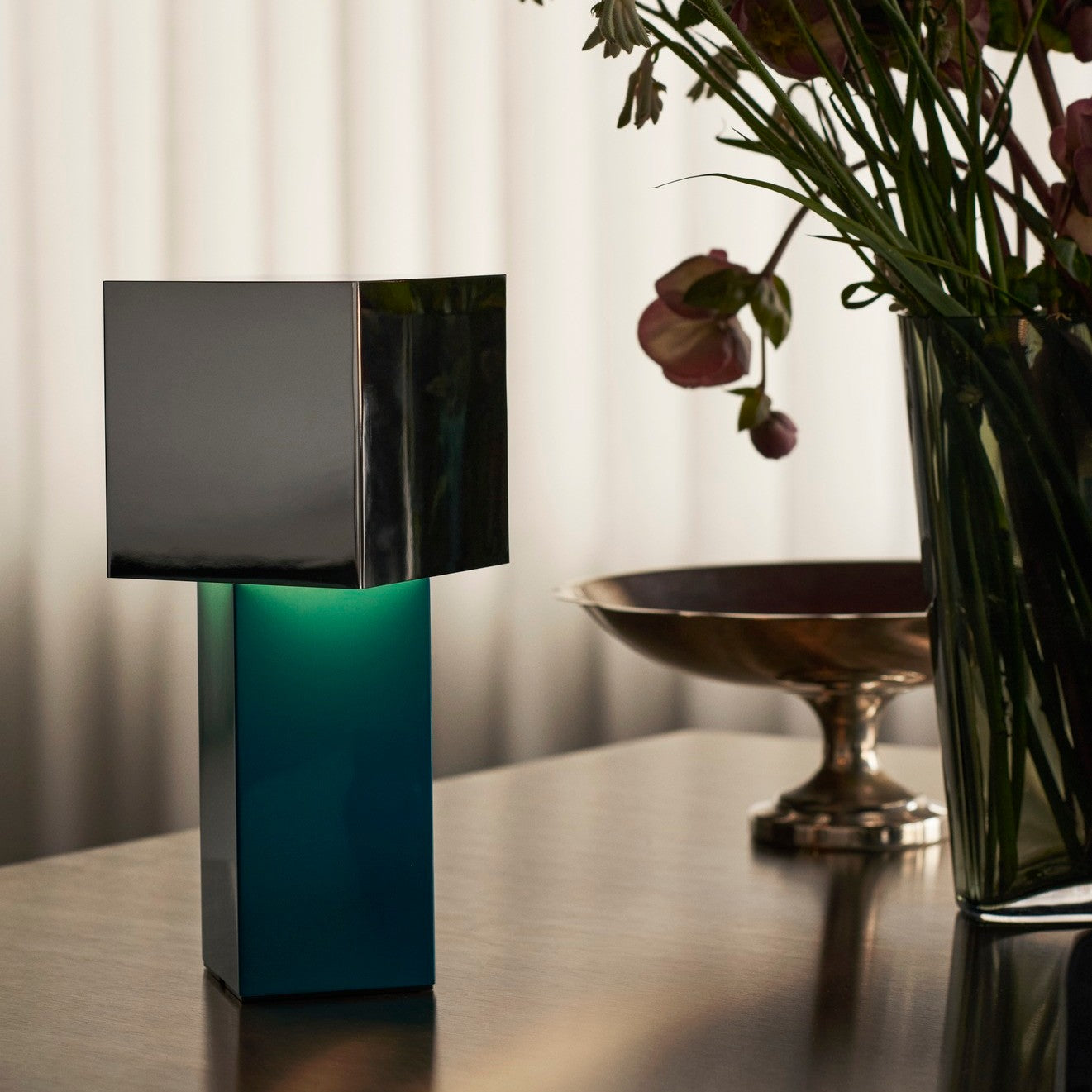 Pivot ATD7 Portable Lamp