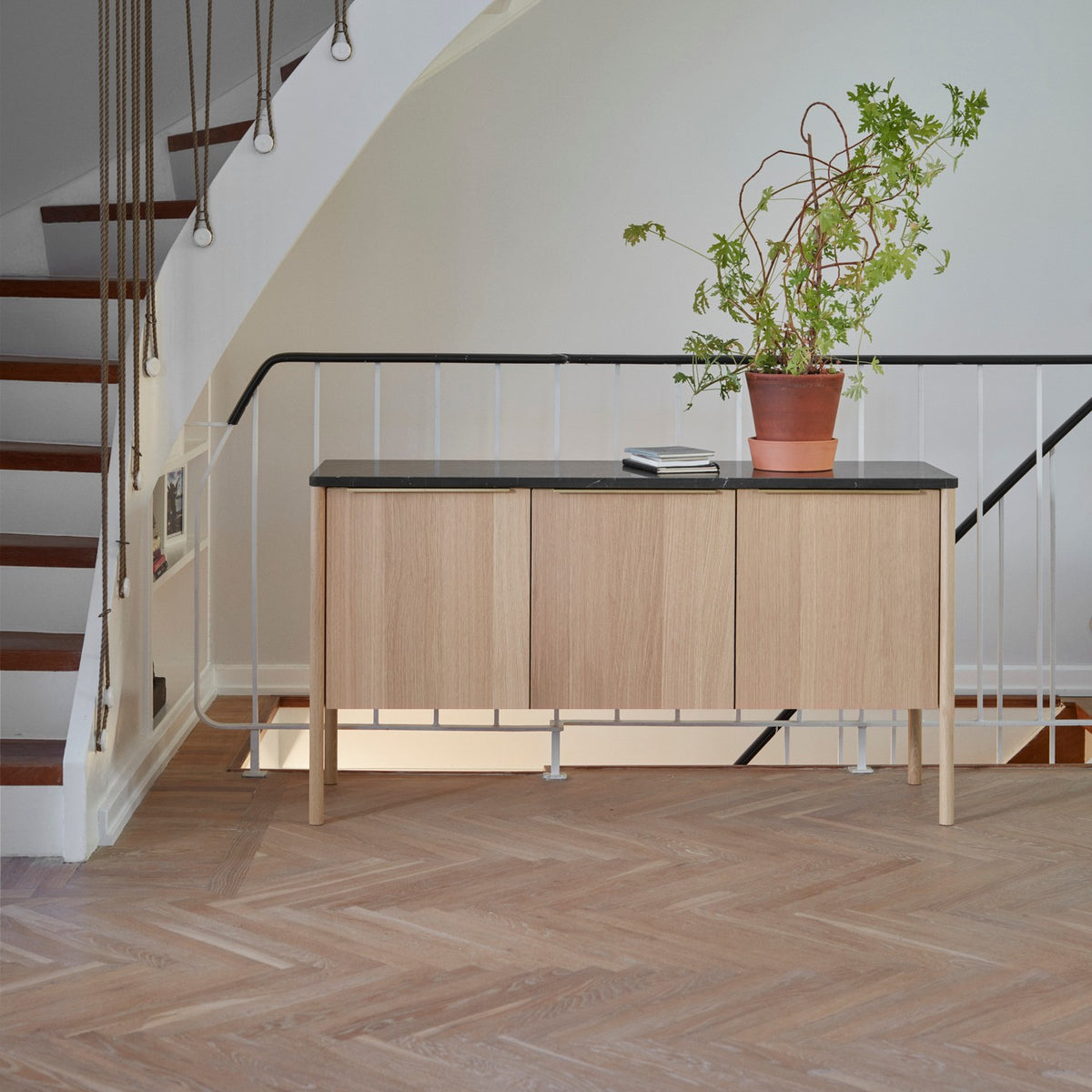 Jut Cabinet Marble / Black