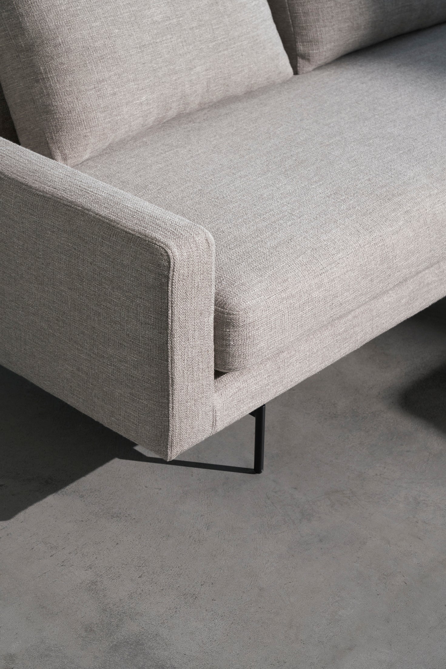 Edge V2 Mod Sofa 01 - 2 Str Small 2 Cush