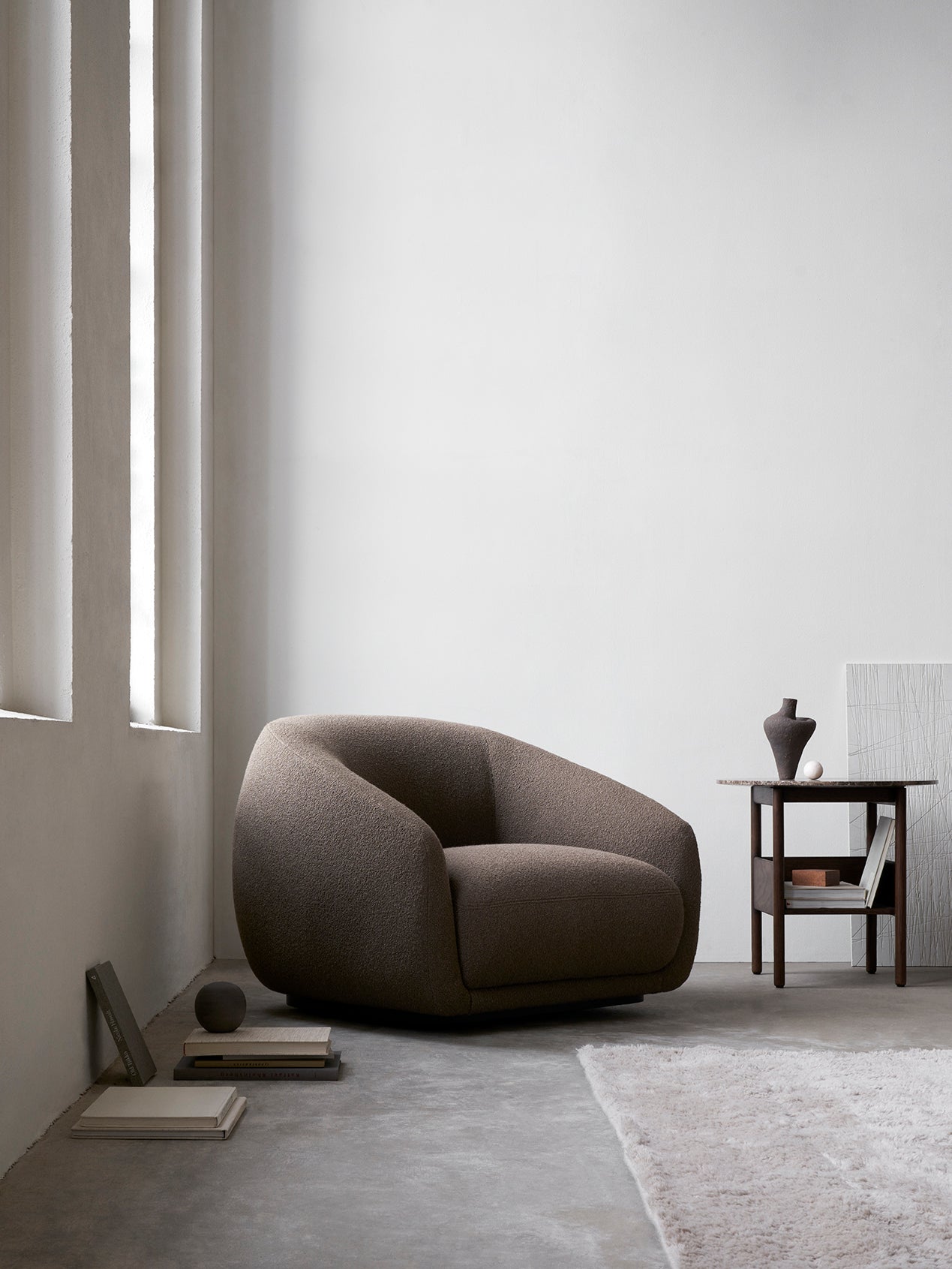 Montholon Lounge Chair, Swivel