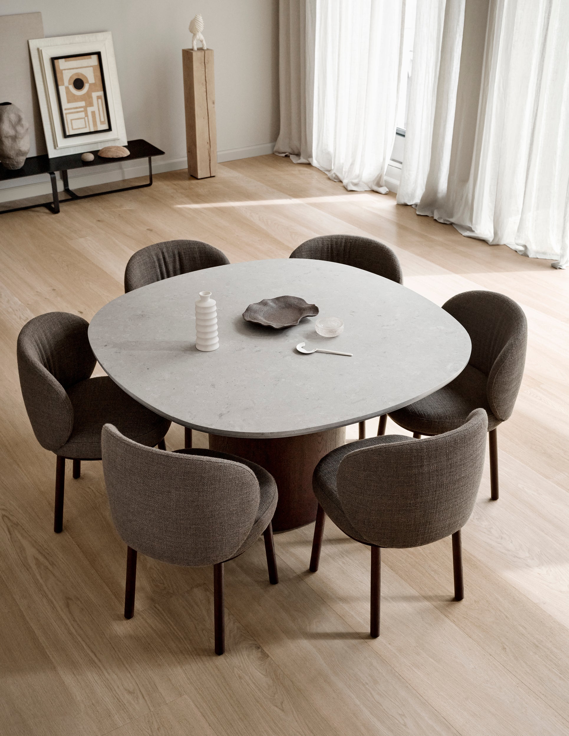 Ovata Dining Table