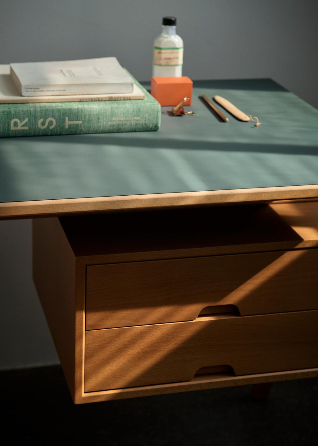 Daystak Desk