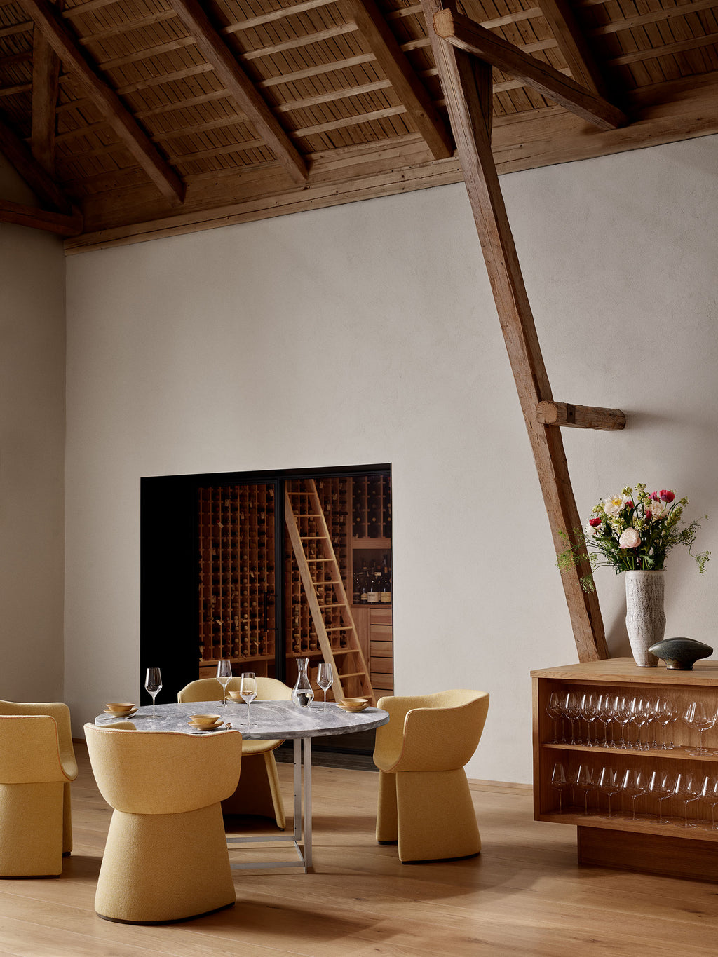 Monolit Dining Chair w/o Leather Piping