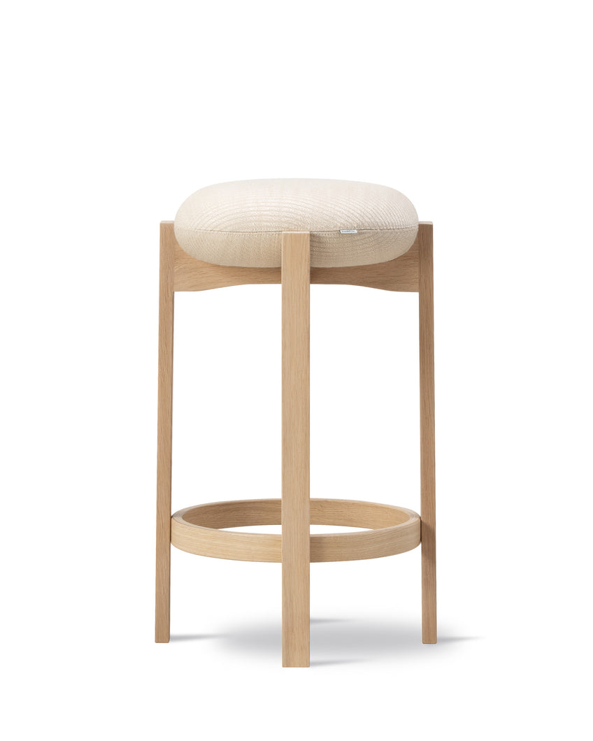 Pioneer Stool - Oak Lacquered