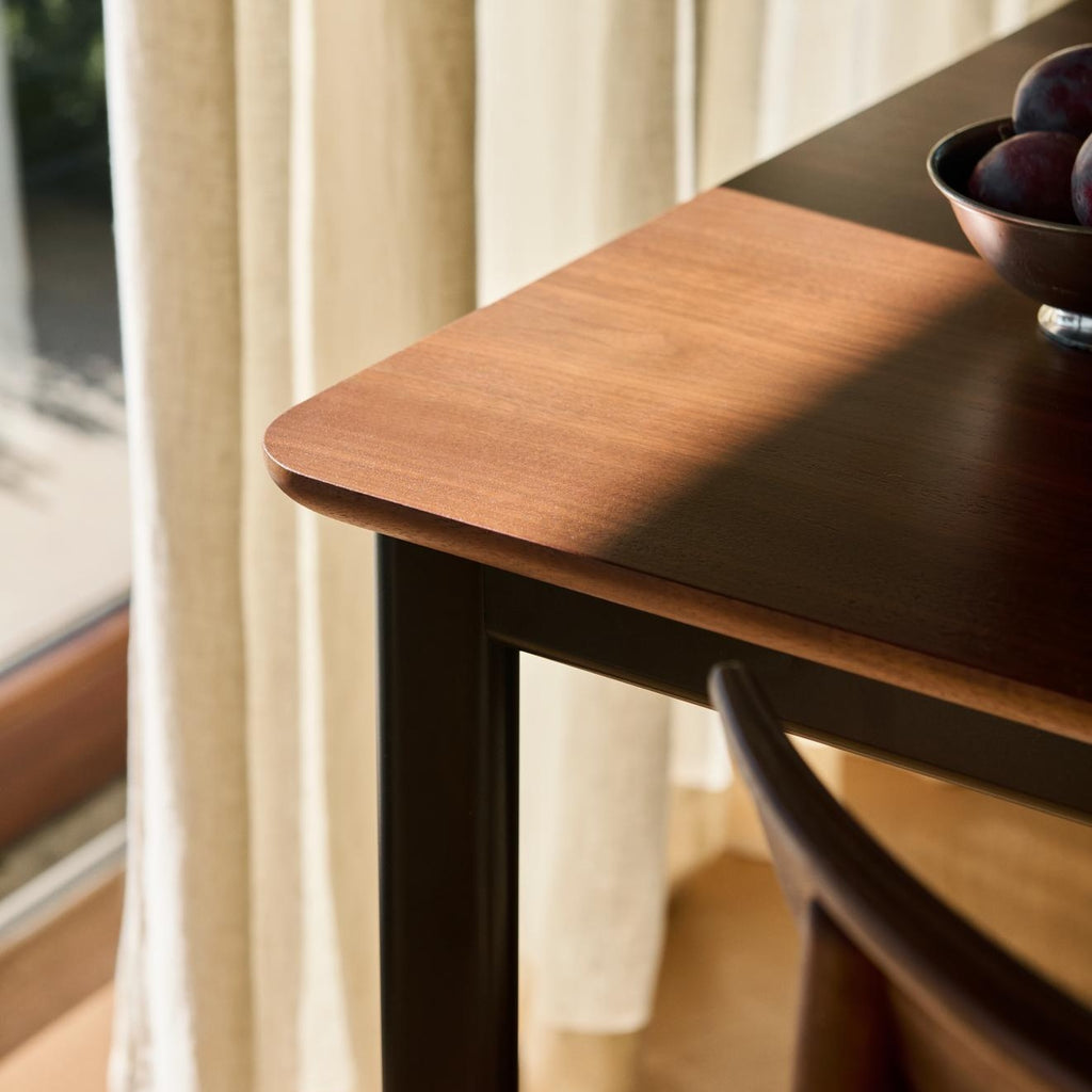 Drip Dining Table 143x83cm HW115