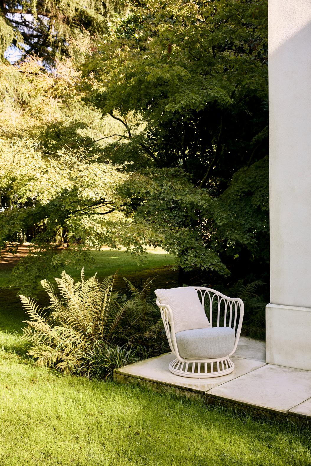 Grace Outdoor Lounge Chair