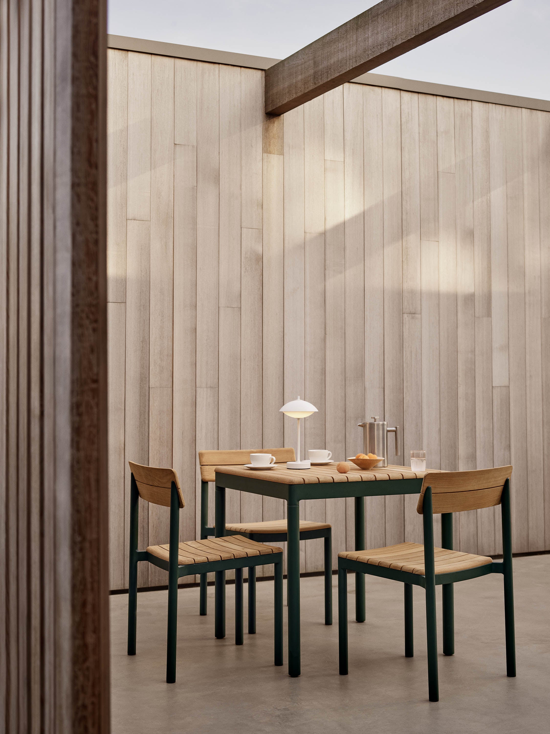 Clam Portable Lamp White