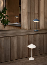 Clam Portable Lamp - White