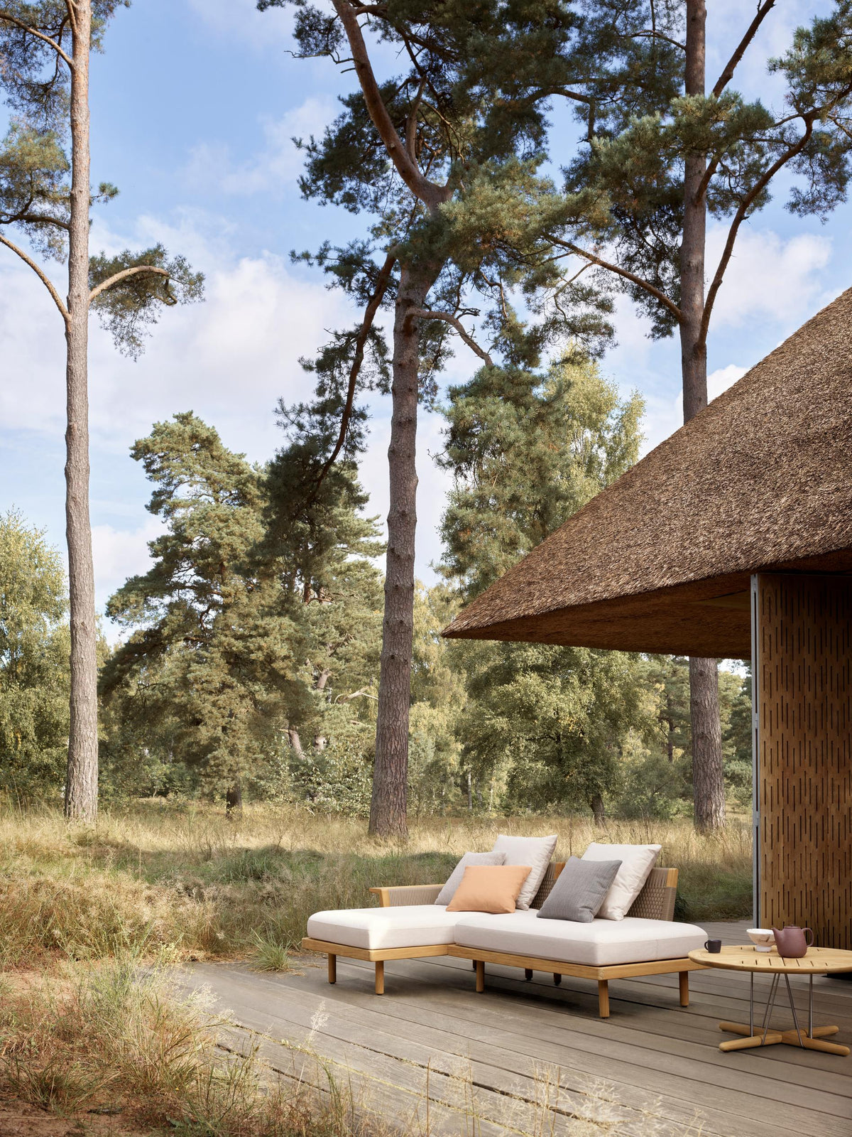 E520 Embrace Outdoor Lounge - Teak