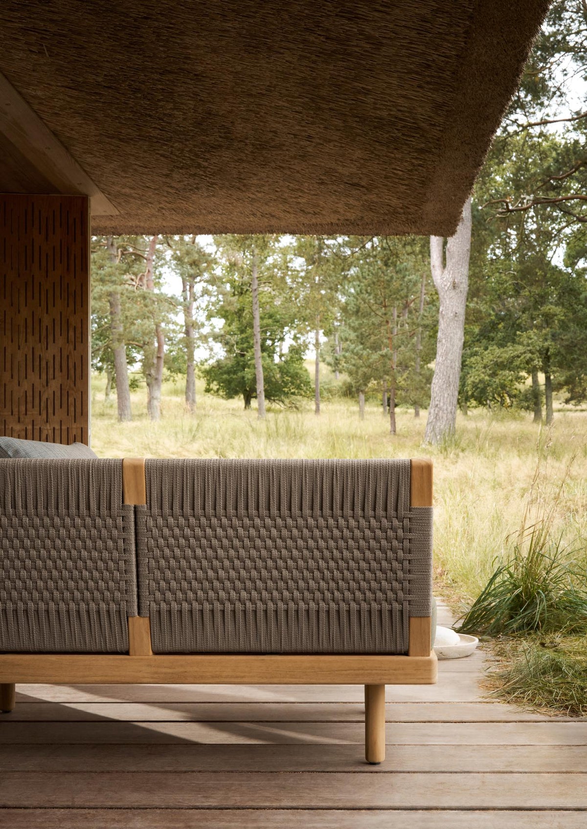 E510 Embrace Outdoor Lounge w. Arm- Teak