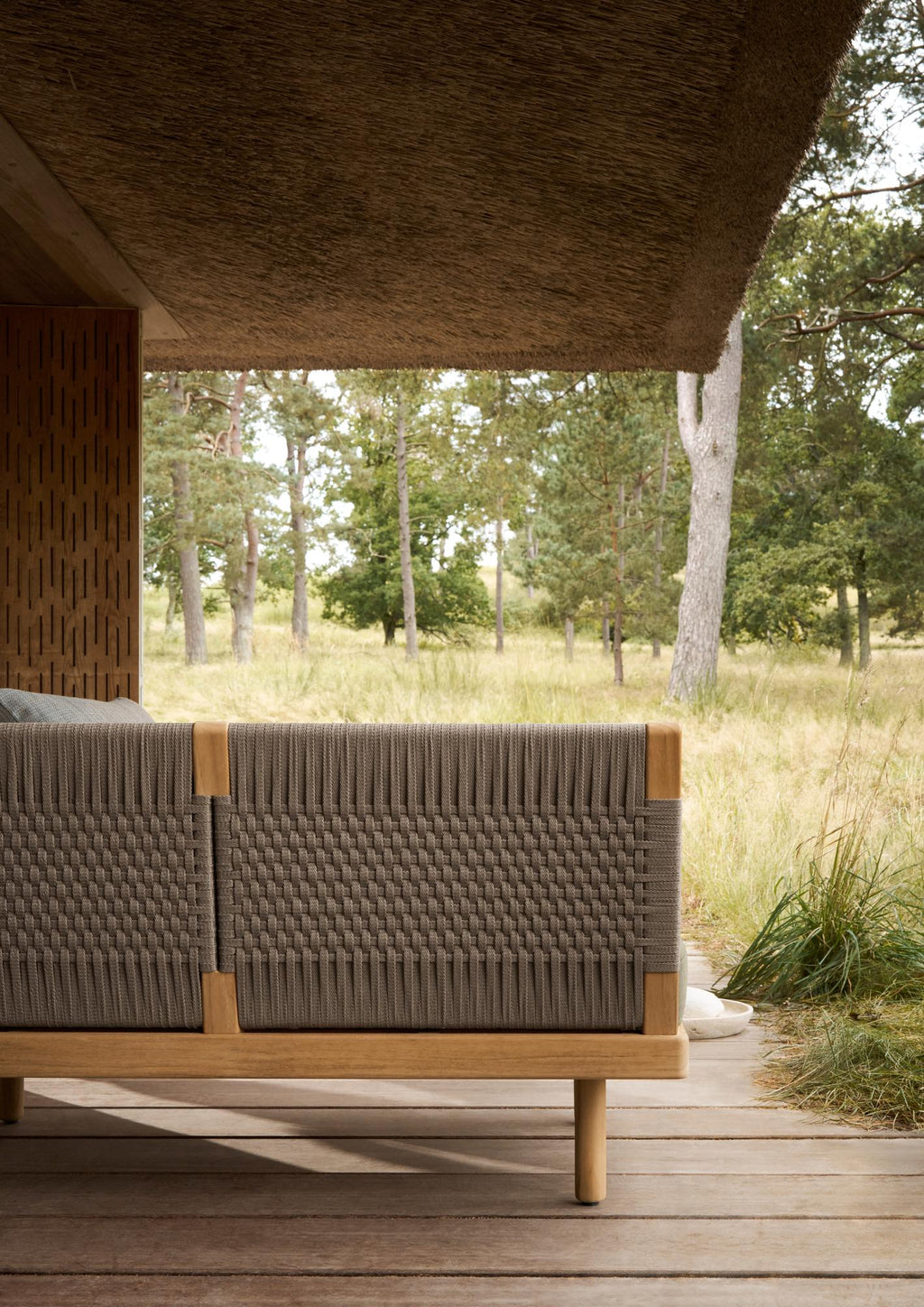 E500 Embrace Outdoor Lounge - Teak