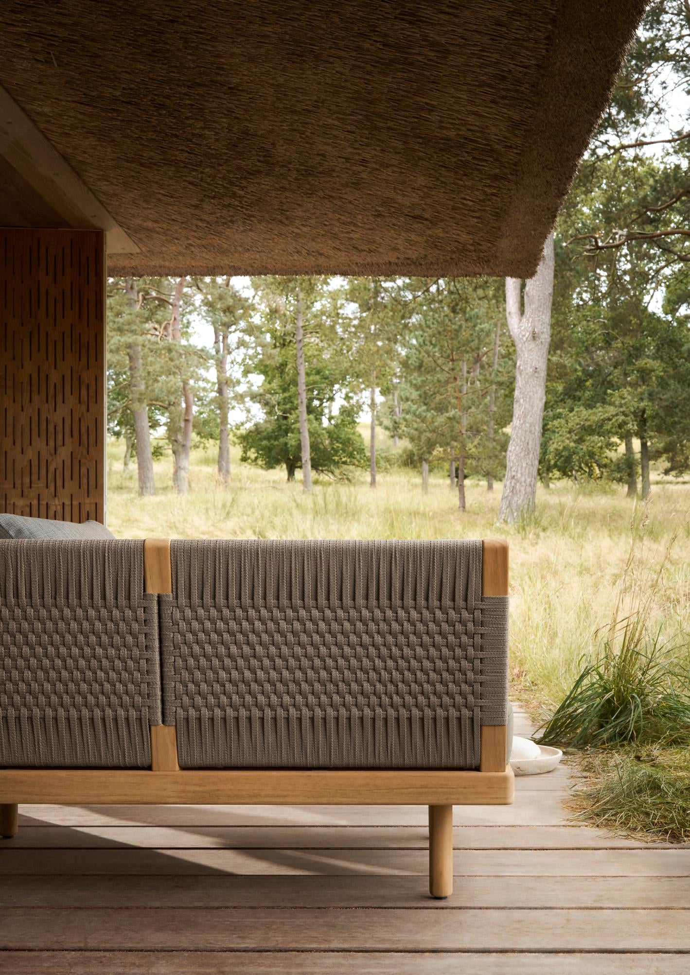 E520 Embrace Outdoor Lounge - Teak