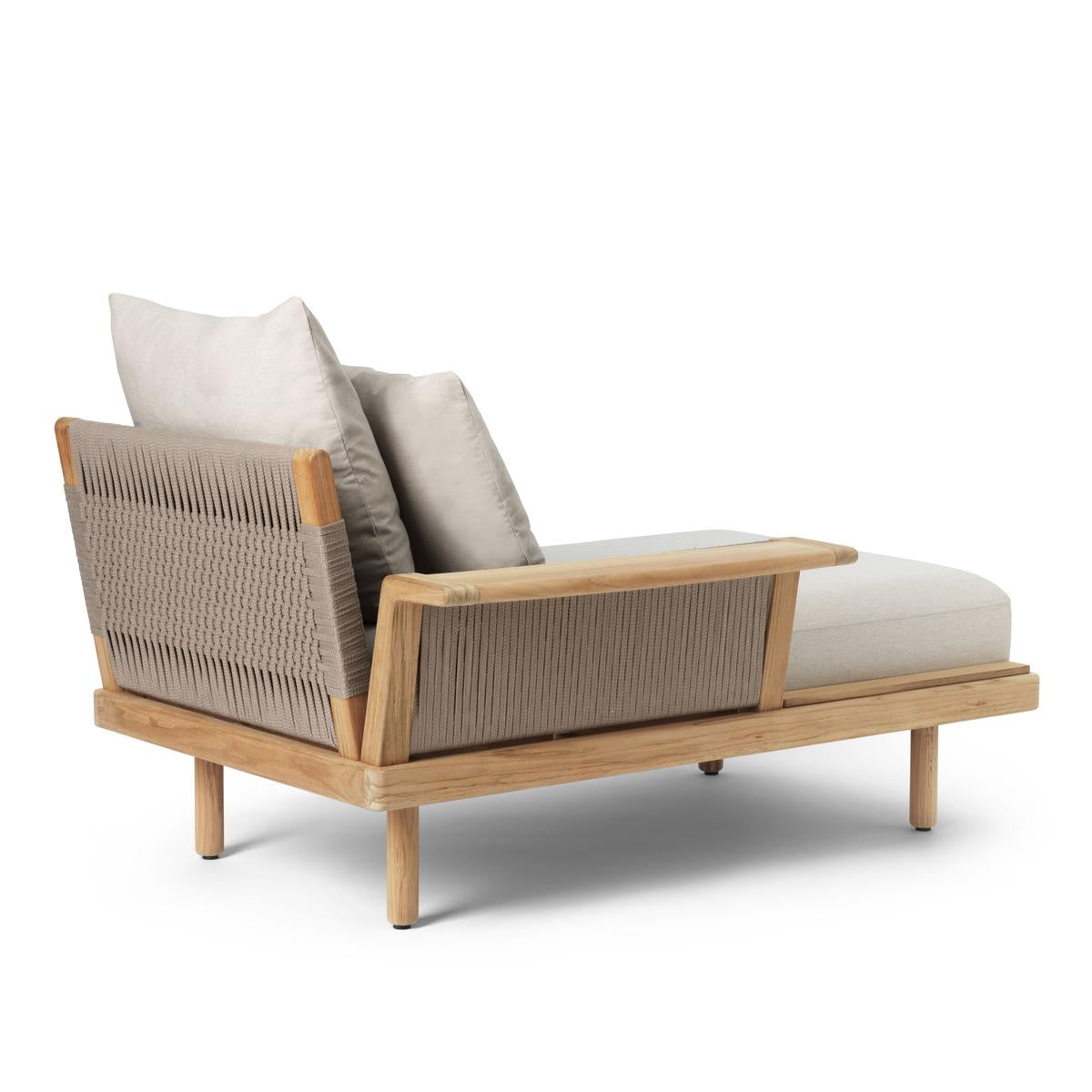 E540 Embrace Outdoor Lounge w. Arm- Teak