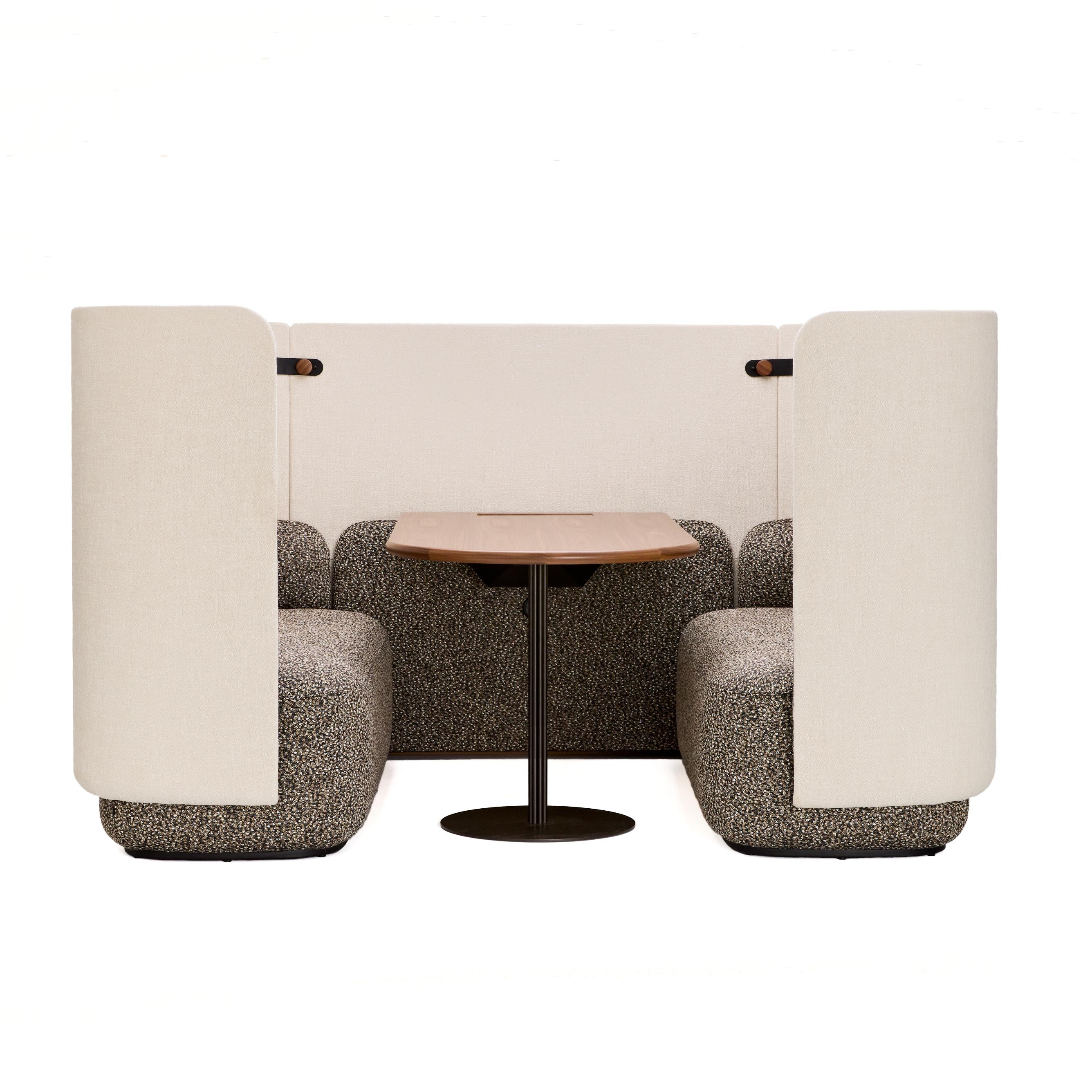 Mega Tulip 4 Person Booth