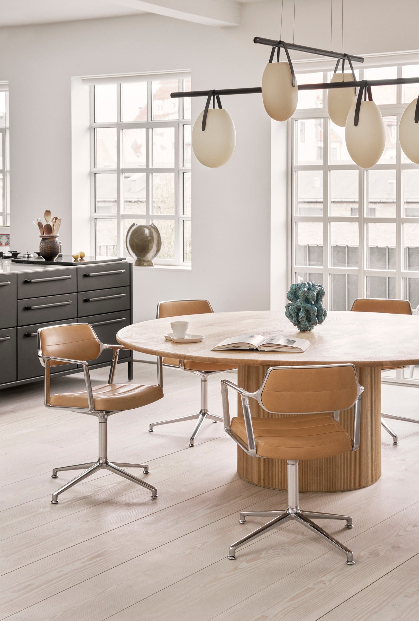 Vipp453 Swivel Chair