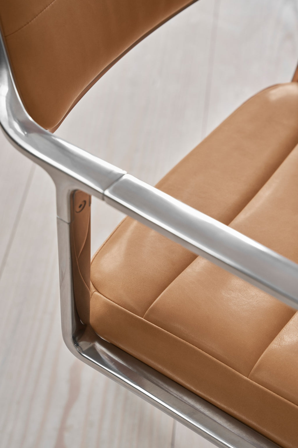 Vipp453 Swivel Chair