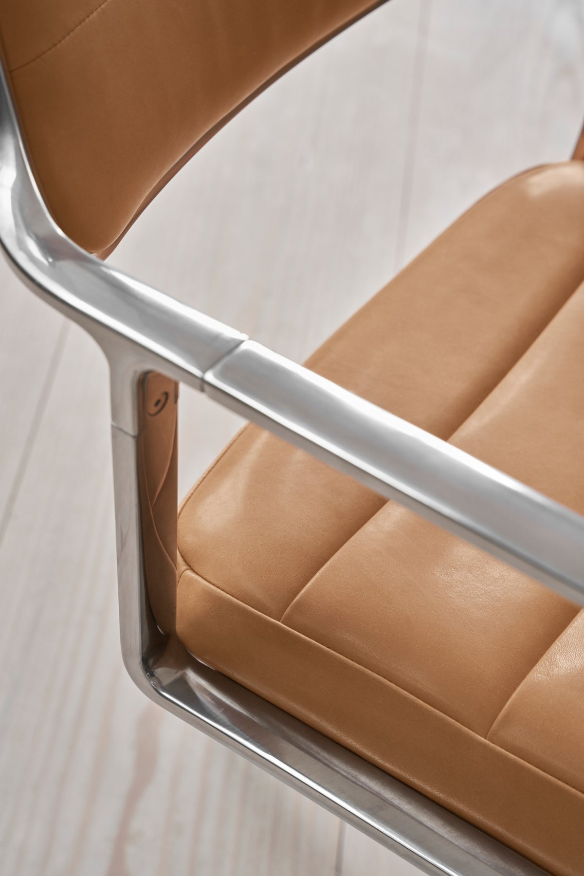 Vipp453 Swivel Chair