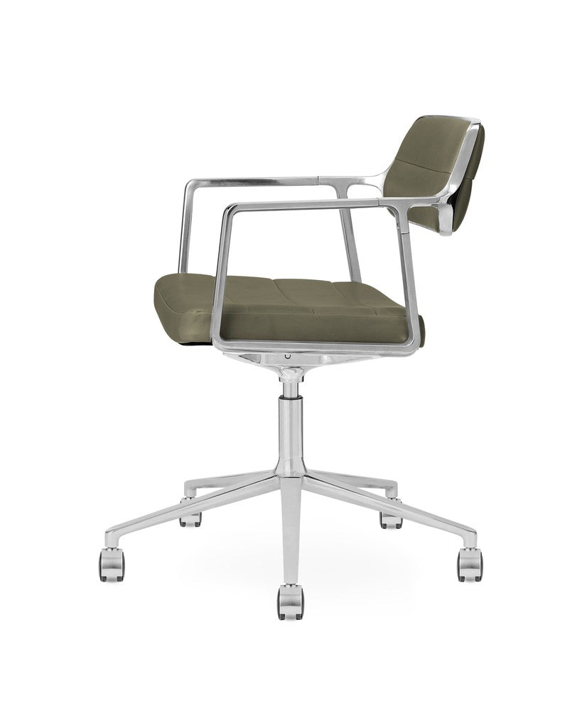 Vipp453+ Swivel Chair