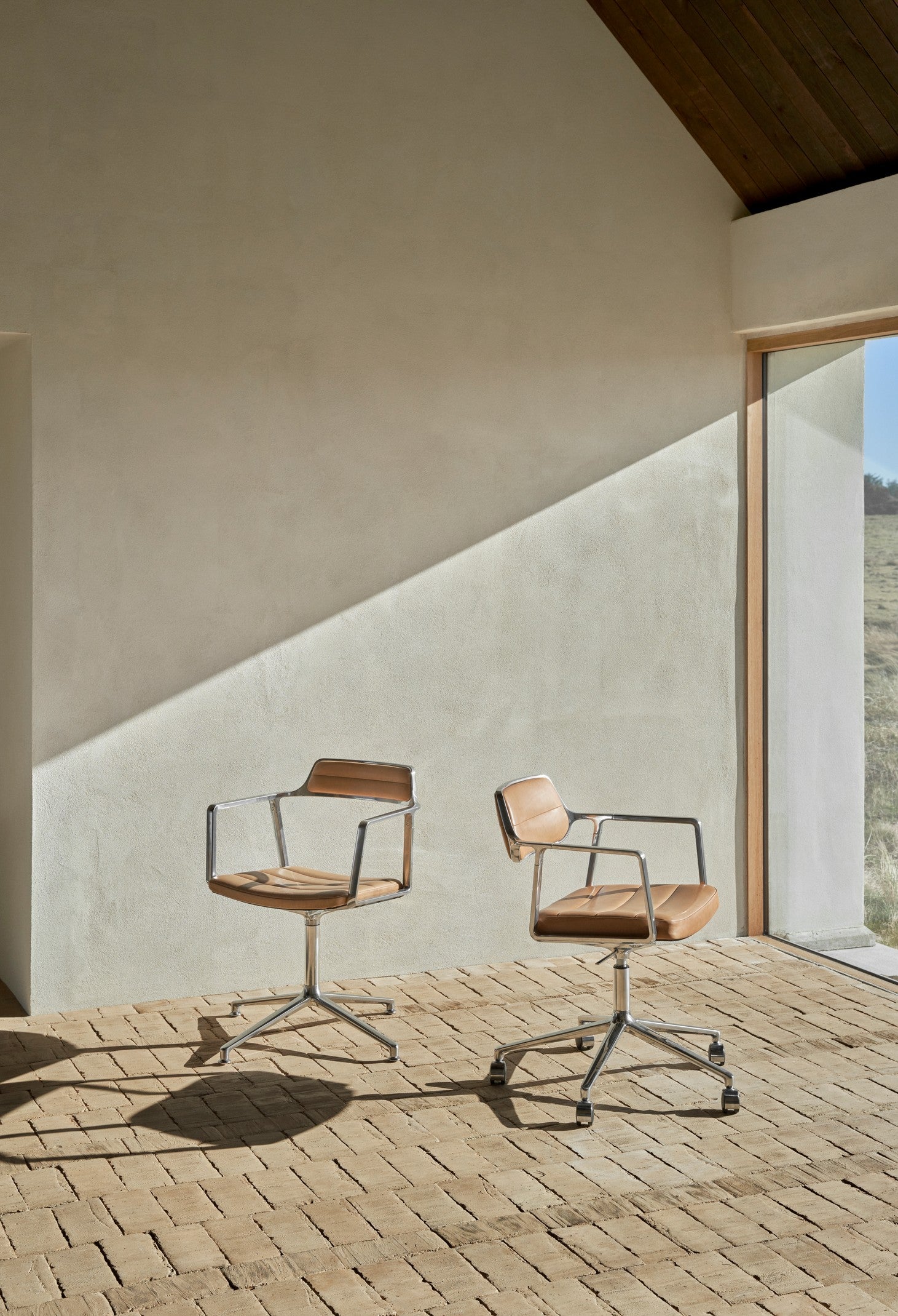 Vipp453+ Swivel Chair